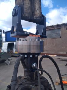 Sennebogen 830 s váhou Compact MH